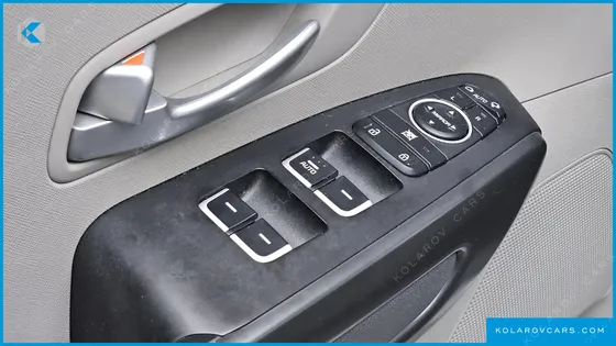 KIA CARNIVAL 9-SEATER LUXURY