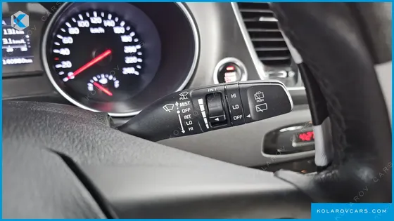 KIA CARNIVAL 9-SEATER LUXURY