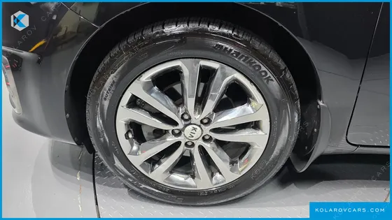 KIA CARNIVAL 9-SEATER NOBLESSE