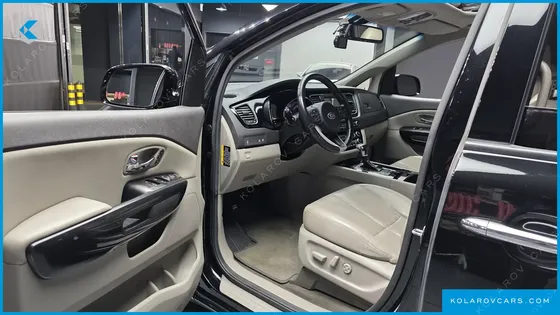 KIA CARNIVAL 9-SEATER NOBLESSE