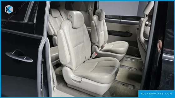 KIA CARNIVAL 9-SEATER NOBLESSE