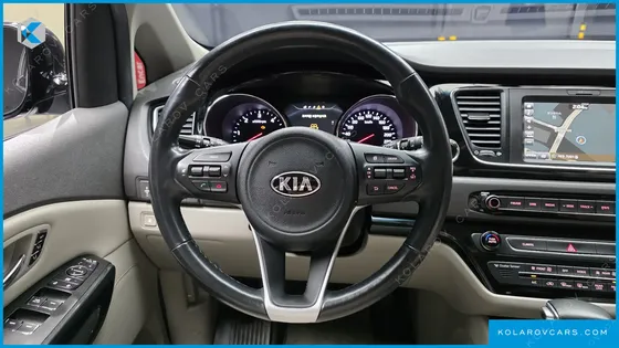 KIA CARNIVAL 9-SEATER NOBLESSE