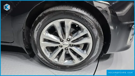 KIA CARNIVAL 9-SEATER NOBLESSE