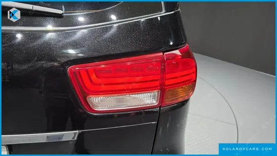 KIA CARNIVAL 9-SEATER NOBLESSE