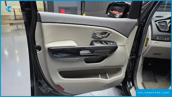 KIA CARNIVAL 9-SEATER NOBLESSE