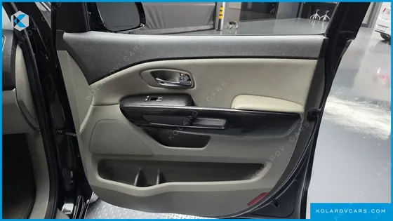 KIA CARNIVAL 9-SEATER NOBLESSE