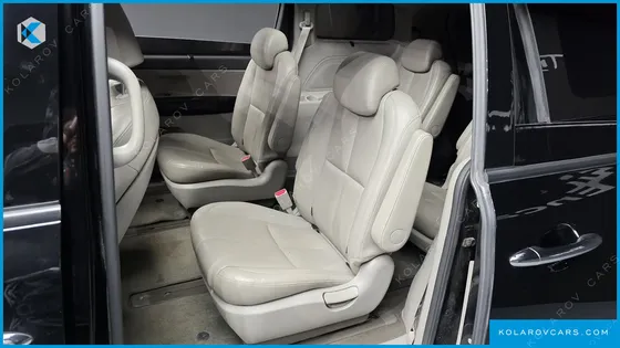 KIA CARNIVAL 9-SEATER NOBLESSE