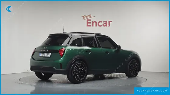 MINI COOPER 5 DOOR FAVOURED
