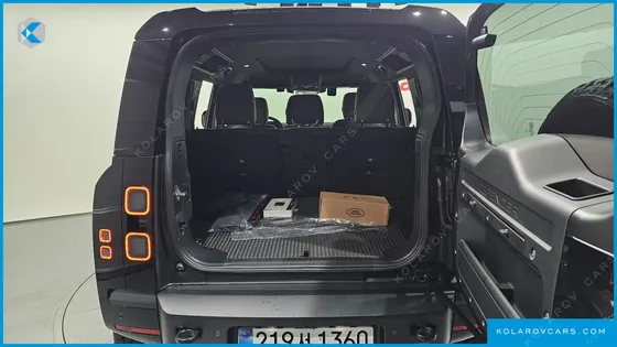 LAND ROVER DEFENDER 110 D250 X-DYNAMIC SE
