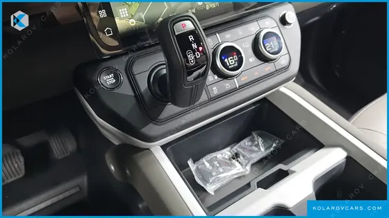 LAND ROVER DEFENDER 110 D250 X-DYNAMIC SE
