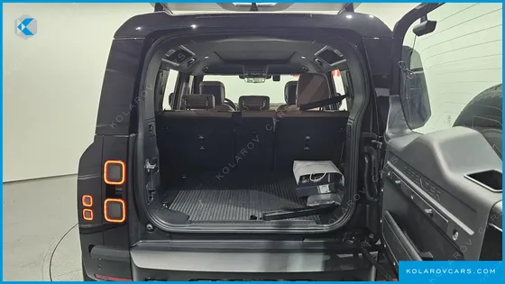 LAND ROVER DEFENDER 110 D300 X-DYNAMIC HSE