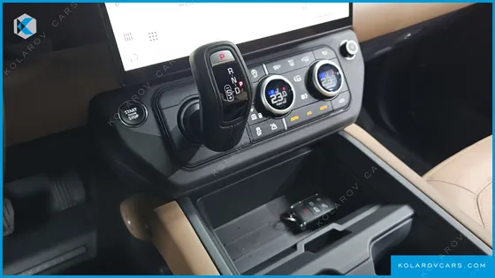 LAND ROVER DEFENDER 110 D300 X-DYNAMIC HSE