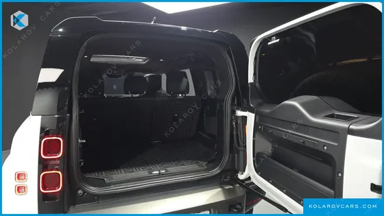 LAND ROVER DEFENDER 110 P300 X-DYNAMIC SE