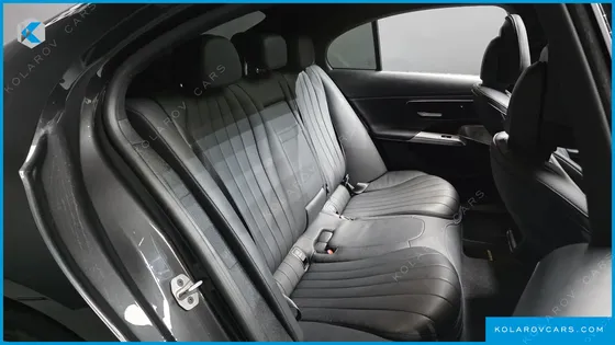 MERCEDES E-CLASS E300 4MATIC AMG LINE