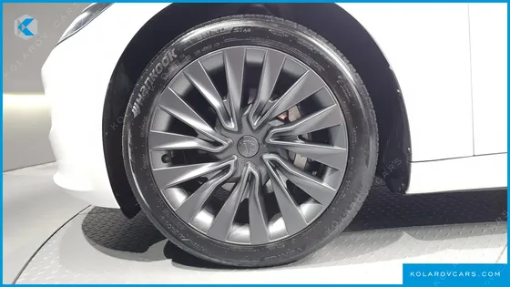 TESLA MODEL 3 RWD