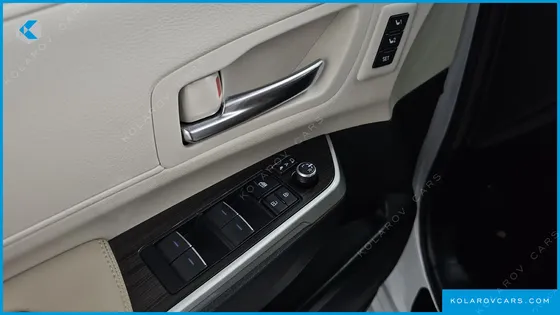 TOYOTA SIENNA 2.5 HYBRID 2WD