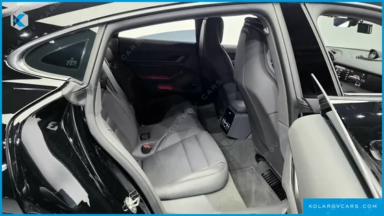PORSCHE TAYCAN BASE 4