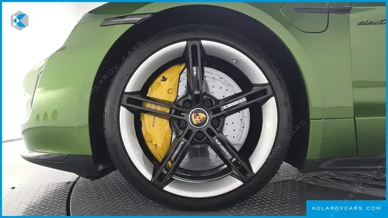 PORSCHE TAYCAN TURBO S