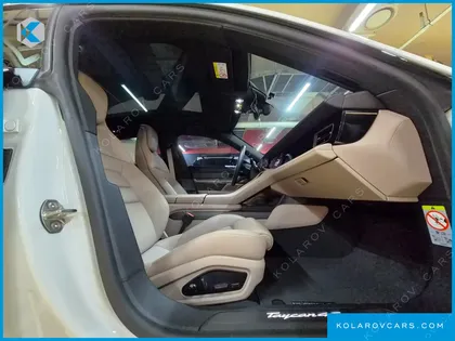 PORSCHE TAYCAN 4S