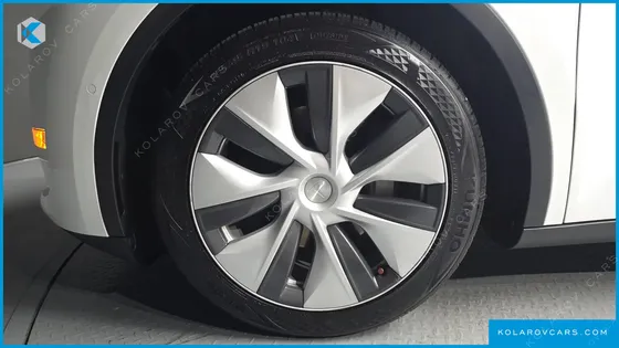 TESLA MODEL Y LONG RANGE AWD