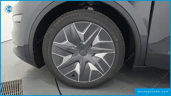 TESLA MODEL Y L LONG RANGE AWD