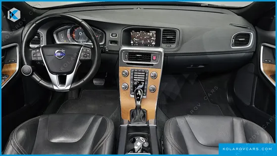 VOLVO V60 D4