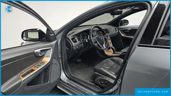 VOLVO V60 D4