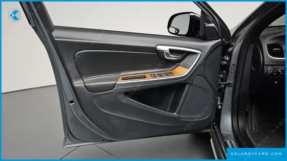 VOLVO V60 D4