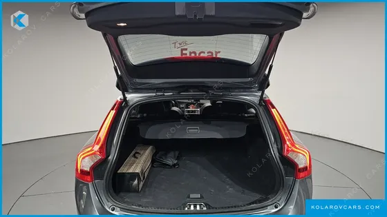 VOLVO V60 D4