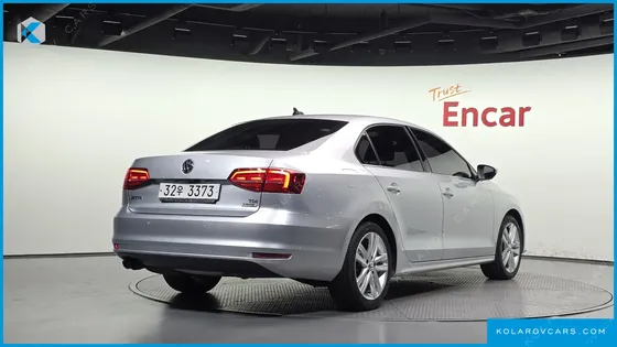 VOLKSWAGEN JETTA 2.0 TDI BLUEMOTION PREMIUM