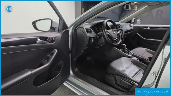VOLKSWAGEN JETTA 2.0 TDI BLUEMOTION PREMIUM