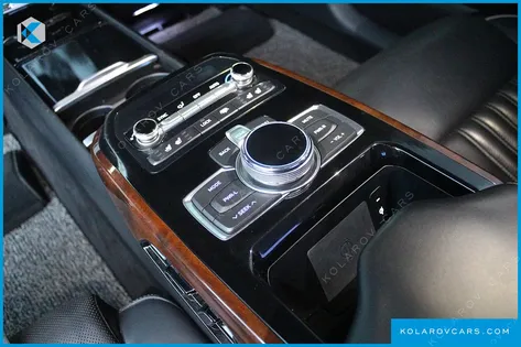 GENESIS EQ900 5.0 GDI AWD LIMOUSINE