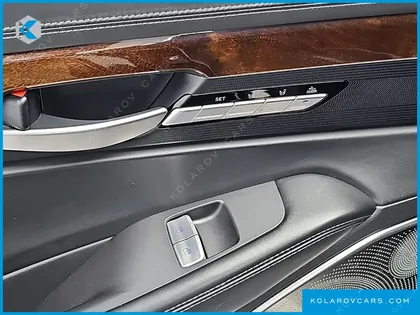 GENESIS EQ900 5.0 GDI AWD LIMOUSINE