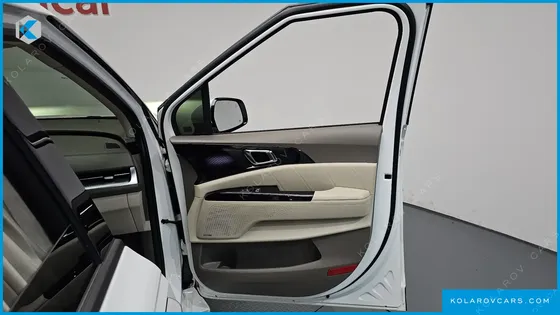 KIA CARNIVAL GASOLINE 9-SEATER HI-LIMOUSINE