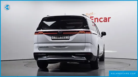 KIA CARNIVAL DIESEL 9-SEATER SIGNATURE