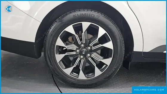 KIA CARNIVAL DIESEL 9-SEATER SIGNATURE