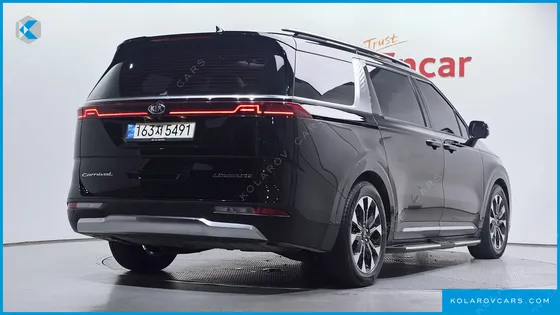 KIA CARNIVAL GASOLINE 7-SEATER SIGNATURE