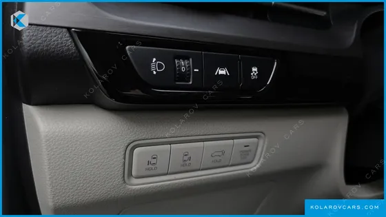 KIA CARNIVAL GASOLINE 7-SEATER SIGNATURE