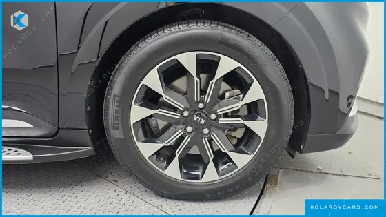 KIA CARNIVAL GASOLINE 7-SEATER SIGNATURE