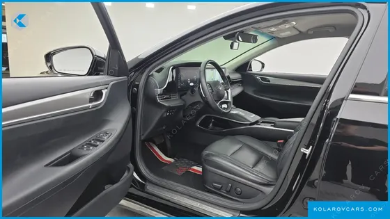 HYUNDAI GRANDEUR PREMIUM