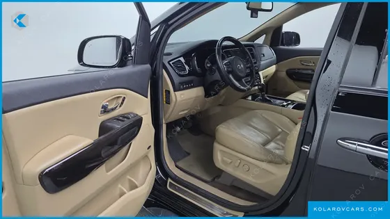 KIA CARNIVAL 7-SEATER LIMOUSINE