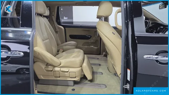 KIA CARNIVAL 7-SEATER LIMOUSINE