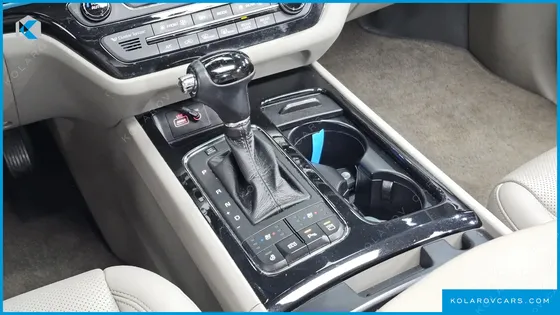 KIA CARNIVAL 7-SEATER LIMOUSINE