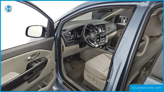 KIA CARNIVAL 7-SEATER LIMOUSINE
