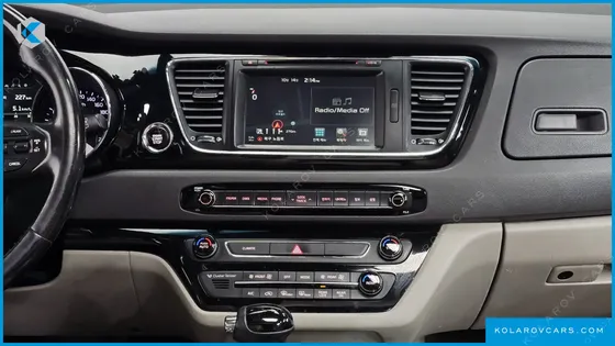 KIA CARNIVAL 7-SEATER LIMOUSINE