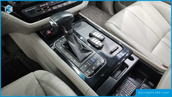 KIA CARNIVAL 11-SEATER NOBLESSE