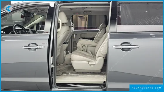 KIA CARNIVAL 11-SEATER NOBLESSE