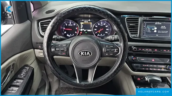 KIA CARNIVAL 11-SEATER NOBLESSE
