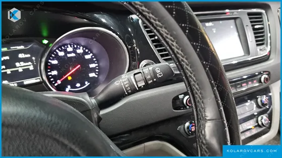 KIA CARNIVAL 11-SEATER NOBLESSE