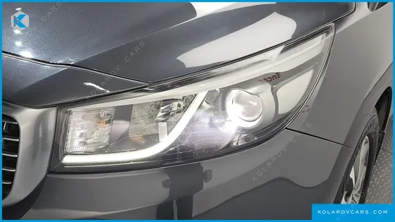KIA CARNIVAL 11-SEATER NOBLESSE